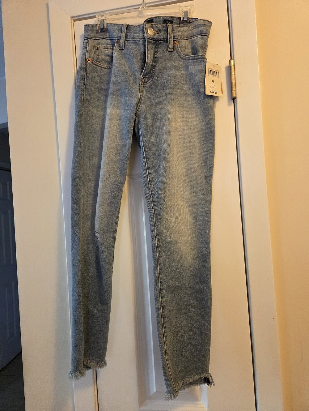 Lucky Brand Light Wash Distressed Jeans Size 0 /25 NWT